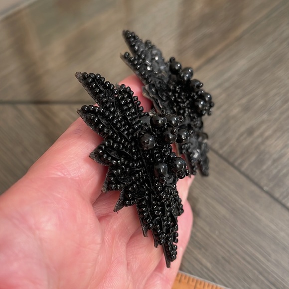Vintage 1980’s Black Beaded and Sequin Floral Earrings - Picture 12 of 13